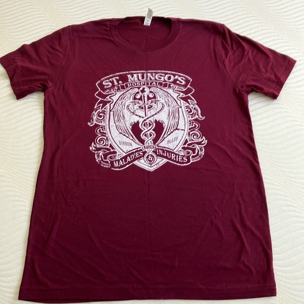 Harry Potter St. Mungo’s Hospital Maroon t.